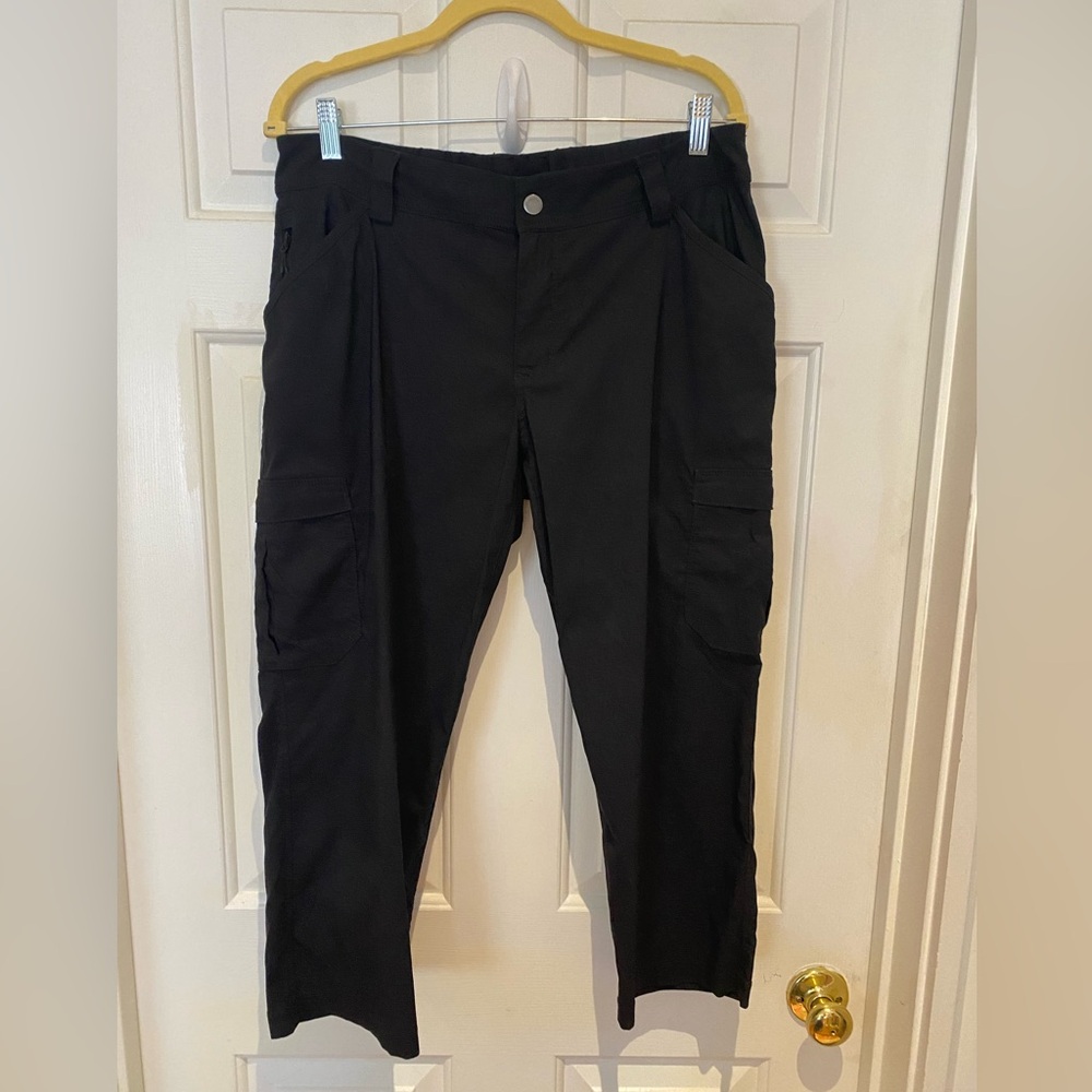 Duluth Trading Co. capri pants, size 14.